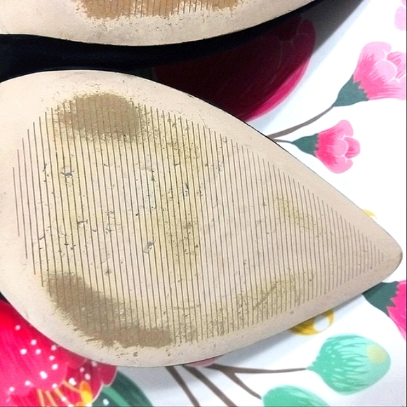 SOLD!!!Vintage Saks fifth avenue black suede pumps - Picture 6 of 14